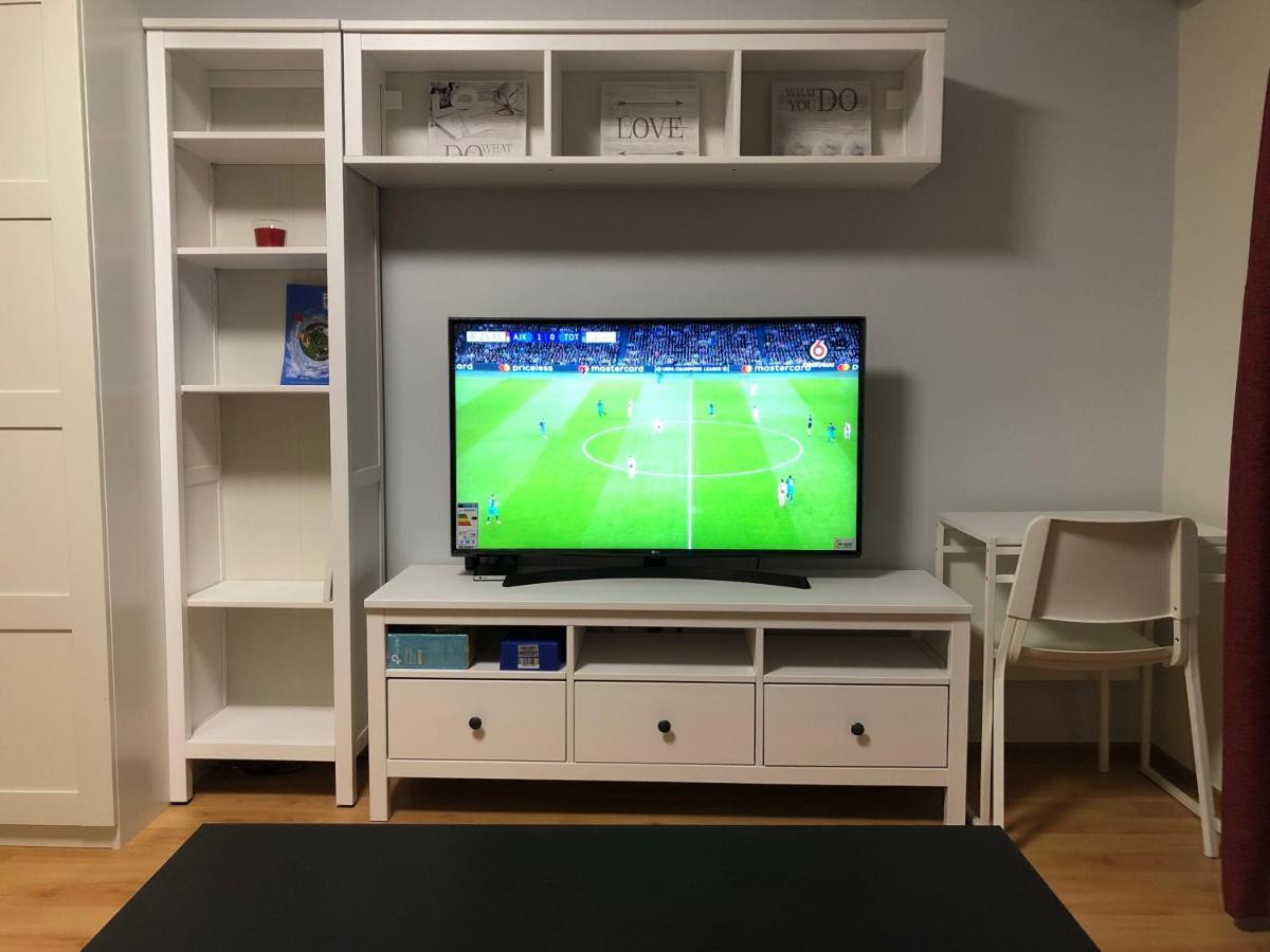 Your Home - Central Studio Apartment, Balcony, Parking & Self Check-In VNO Dış mekan fotoğraf